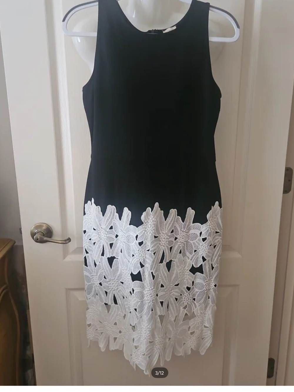 Cremieux dress body con black white overlay flowers stretchy size Med sleeveless
